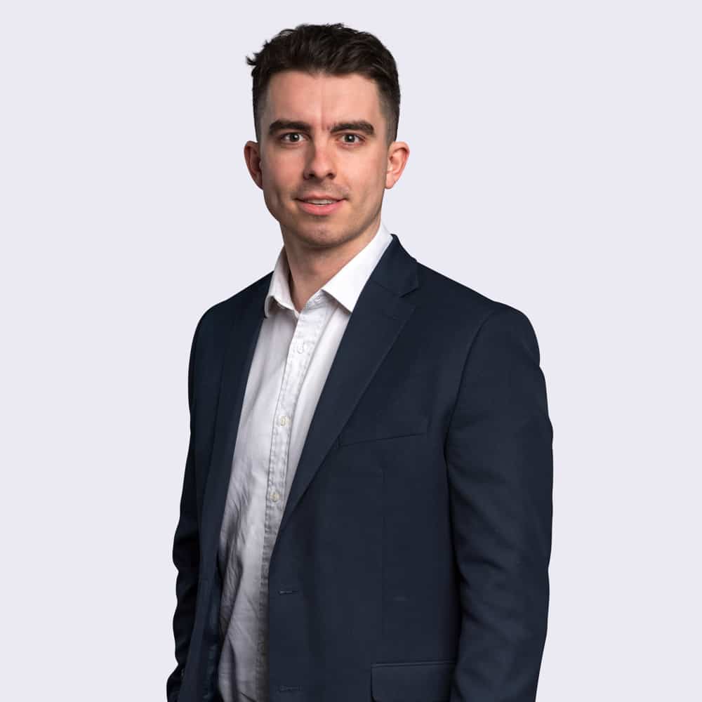 Headshot of Eliot Bates